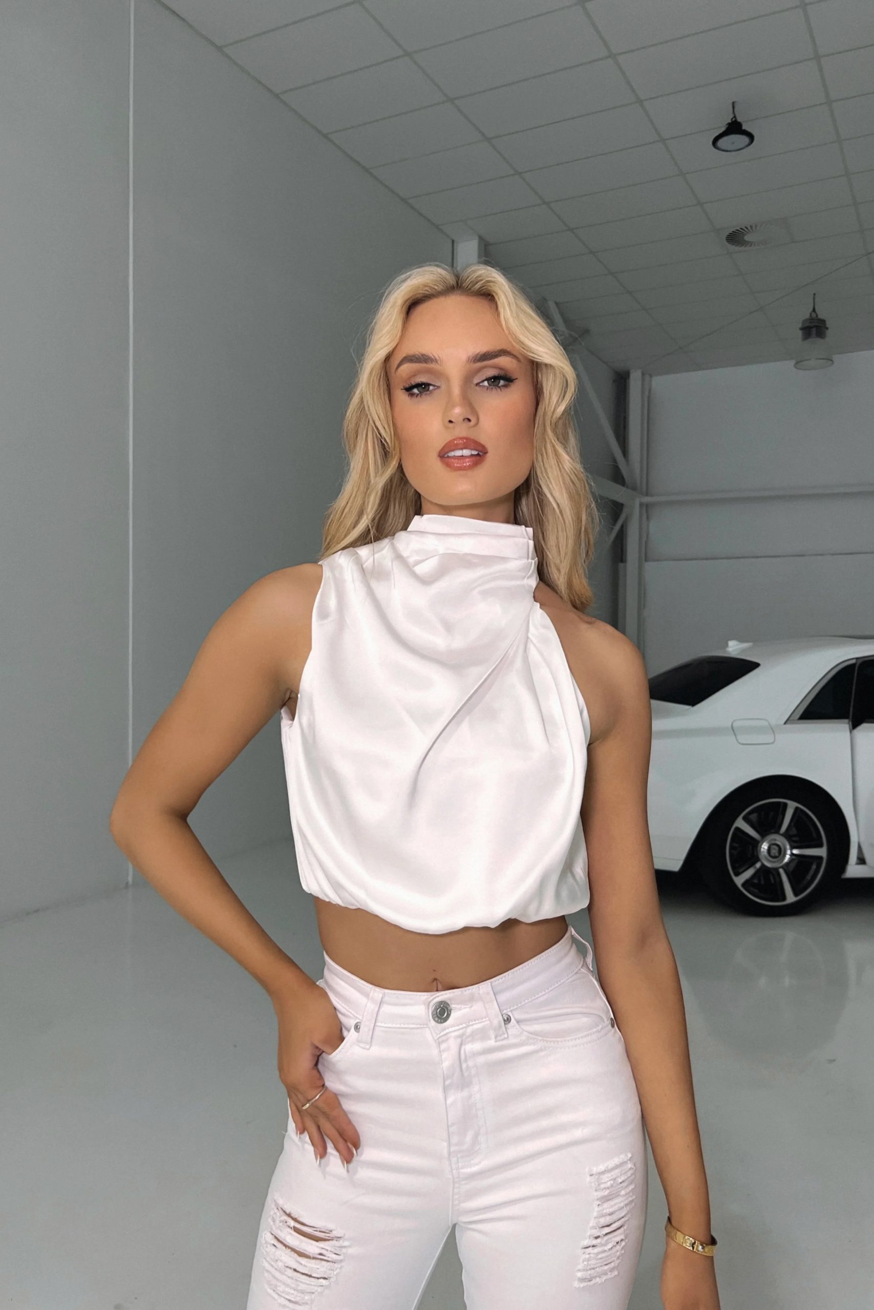 Elegant Sleeveless Halter Top - Image 2