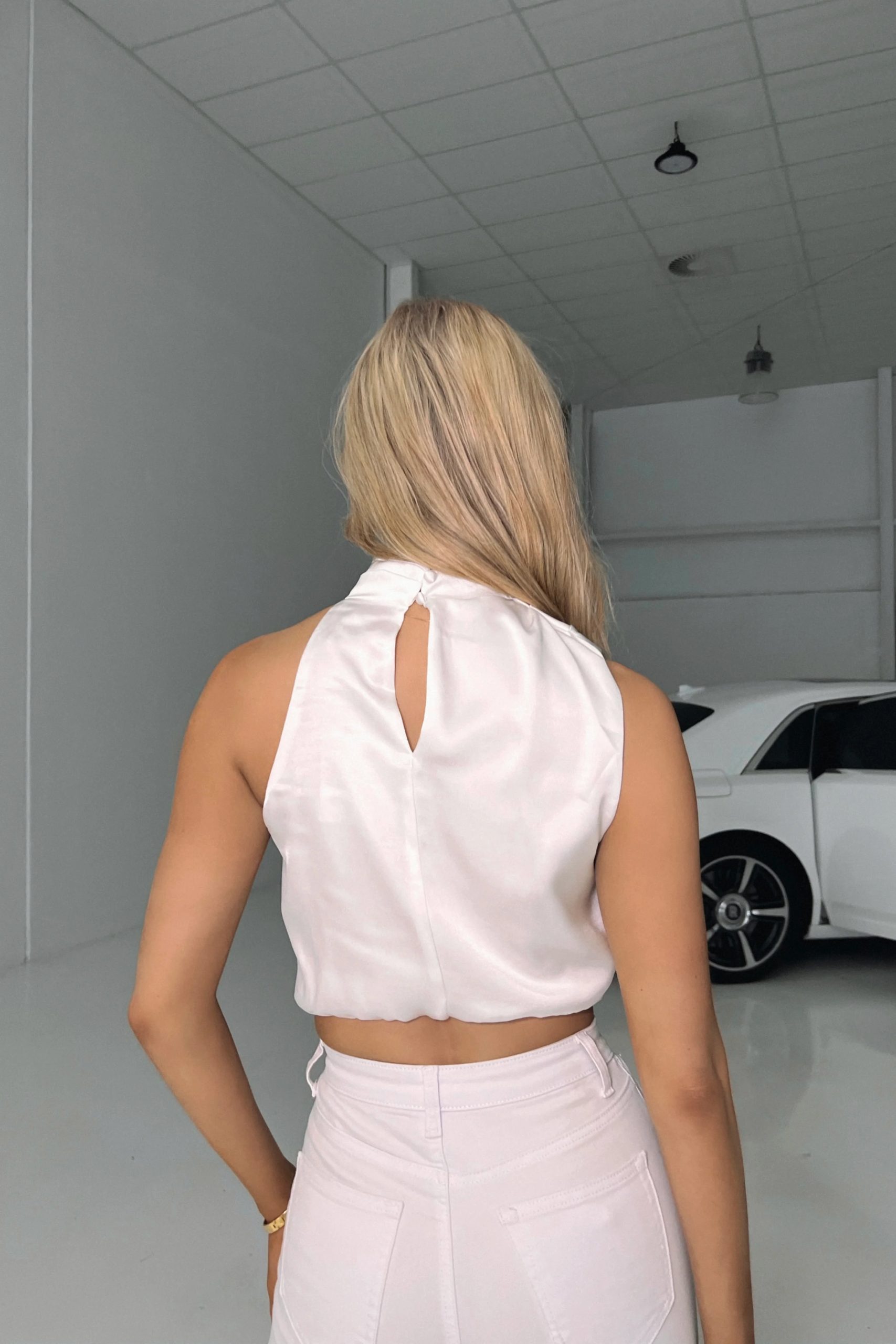 Elegant Sleeveless Halter Top - Image 4